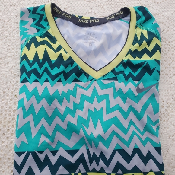 Nike Pro Vee Neck Athletic Short Sleeve Top Women's Size Large EUC - Picture 2 of 8